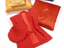 還暦・喜寿・米寿などのお祝いに無料貸し出し、ちゃんちゃんこ、帽子、座布団（イメージ）