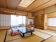 【和室12.5畳】（総檜造り内風呂付）利休64㎡／川側