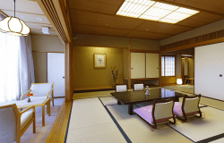 「次の間付客室」12.5畳と4.5畳の和室でゆったり広々