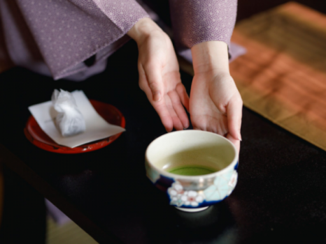 お部屋でお抹茶のサービスがございます。