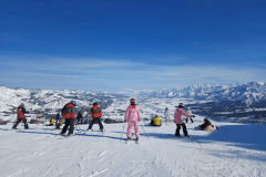 【一里野温泉スキー場・1日リフト券付き】月替り懐石と冬のアクティビティをお得に楽しむ