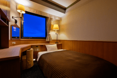 【エコノミーシングルルーム】14.5平米、禁煙／喫煙、個別空調：ベッド幅130cmのセミダブルサイズ。冷蔵庫はございません