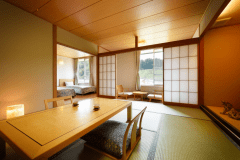 和洋室（和室12畳　ベット２台　バス・トイレ付）　