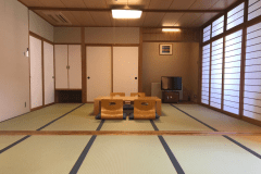 別館20畳　2間続きの和室（10畳と10畳）、バスなし・トイレ付き