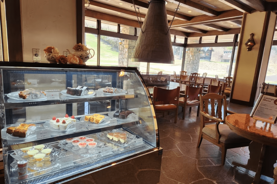 フレンチシェフが手掛けるホテルメイドのスイーツを非日常の景色と共にお楽しみください