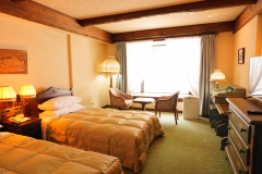 【スイートルーム】ベットピローは２種類ご用意しています。お好みを自由にお使いください