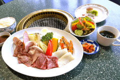 【スキー場レストハウスかむろ「網焼き料理」】お料理の一例