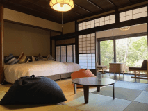 広く開放感あるベッドタイプの和洋室です。