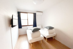 ・【101～104ツイン】各部屋に個別空調と薄型テレビを完備