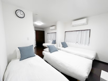 ・【210グループ用】シングルベッド4台設置。ご家族やグループでのお泊りにおすすめです