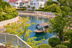 底面ガラス張りのグラスボートで海中観察も愉しめる