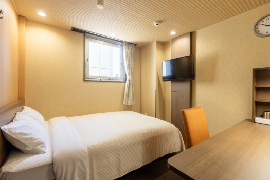 【デラックスセミダブル】お一人でもゆったりとお寛ぎいただけるお部屋です。