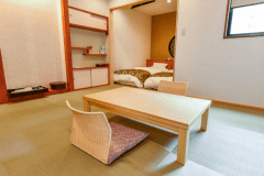 【禁煙】源泉かけ流し半露天風呂 和洋室(2～6名部屋)