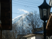 参の蔵の玄関から見た富士山（2018.1．10）です。
頭の部分に少し雪が積もってイメージ通りの富士山です。