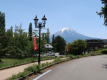 河口湖大橋から大池公園へ向かう時に見える富士山：近くにはハーブ館・北原ミュージアム・石ころ館があります。