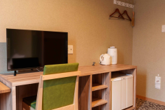 ・【DXセミダブル】設備も充実。エアコン、空気清浄機、TV、冷蔵庫、ポットなどがございます ※お部屋によって仕様が異なります ・【DXセミダブル】設備も充実。エアコン、空気清浄機、TV、冷蔵庫、ポットなどがございます ※お部屋によって仕様が異なります