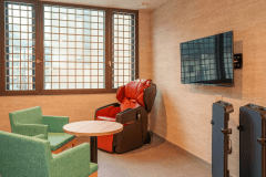 ・【共有スペース】マッサージ機、ズボンプレッサーを設置。ご自由にお使いください