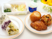 ・【朝食】1F朝食スタンドに日替わり自家製パンとサラダをご用意。客室内でお召し上がりください