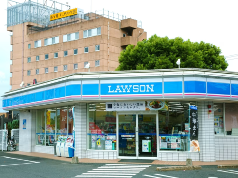 当館から「徒歩１分以内」に、「コンビニ」がございます！