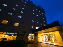 【駐車場】大型車も対応できる広さの駐車場はなんと＜無料＞