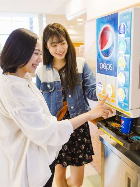 ロビー横には宿泊者専用フリードリンク有り♪