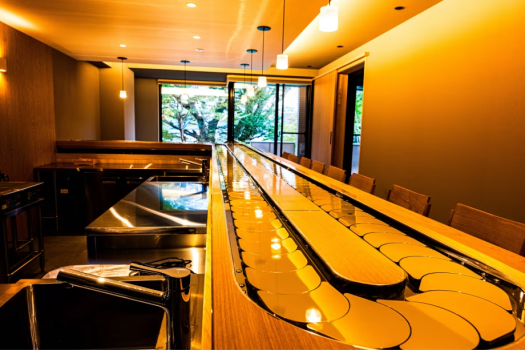 Guest Room with Conveyor Belt Sushi – Yamanakako ENYU