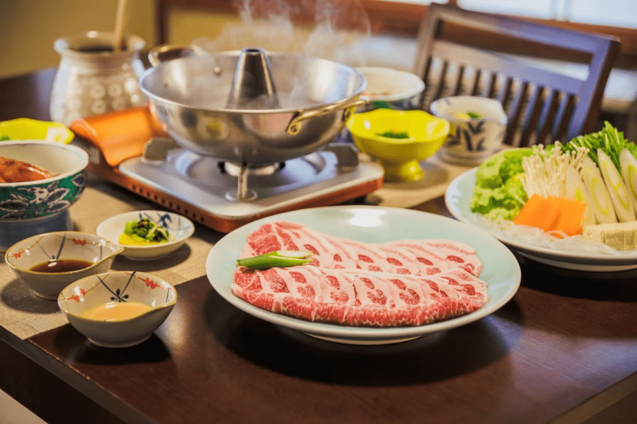 【個室会場】お食事はワンちゃんと一緒に周りを気にせず個室会場でご用意いたします。