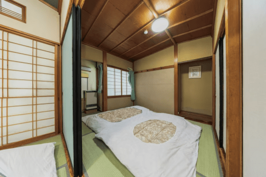 【Japanese-style Room (12.5 Tatami Mats)】Spacious guest room / Shared toilet / Non-smoking