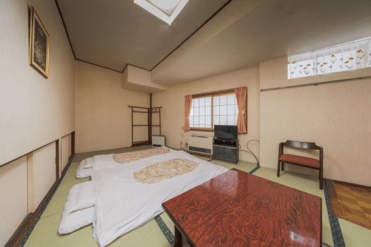 【Japanese-style Room (6 Tatami Mats)】For single guests, couples, or married couples / Shared toilet / Non-smoking