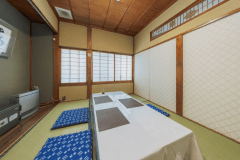 【個室会場】お食事はワンちゃんと一緒に周りを気にせず個室会場でご用意いたします。