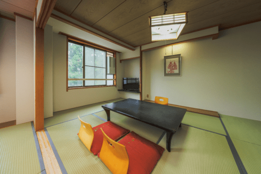 Japanese-style room with a triple bed and toilet / Non-smoking