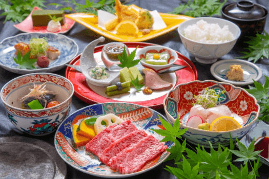 【夕食一例】季節の彩りを盛り込んだ、贅を尽くした懐石コース