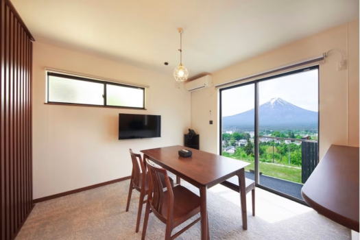 【ルーフトップヴィラ】1階ダイニングスペースでは、お食事や大切な人との団らんの時間に
♪ 【ルーフトップヴィラ】1階ダイニングスペースでは、お食事や大切な人との団らんの時間に
♪