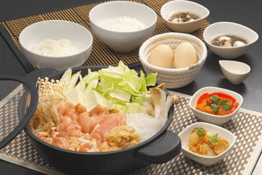 【みんなで泊まればグッとお得】4名以上でお得に＜女子会／グループ旅におすすめ＞1泊2食付（夕食：鶏すき焼き）