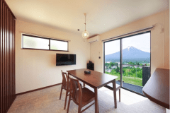 【ルーフトップヴィラ】1階ダイニングスペースでは、お食事や大切な人との団らんの時間に
♪