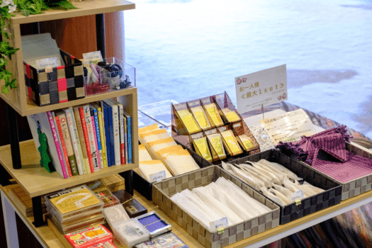 [Non-smoking] ★Relaxing spacious Japanese-style room with 12 tatami mats and a wide veranda (bathroom and toilet included)