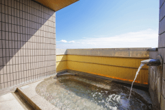 [Open-air bath] Free-flowing hot spring water from the source, Fujitsubo-no-Yu