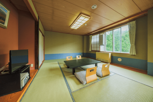 【Deluxe Japanese-Western Style Room】Western-style bed + Japanese-style room, with bath and toilet / Non-smoking