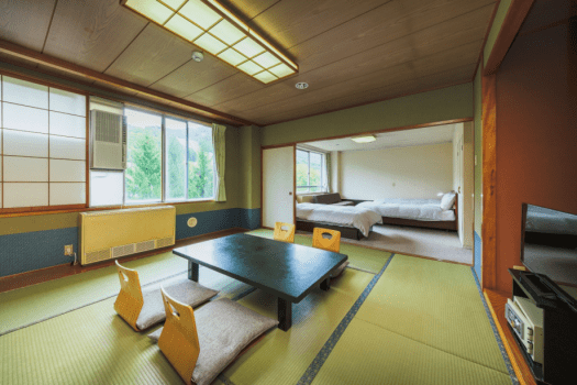 【Deluxe Japanese-Western Style Room】Western-style bed + Japanese-style room, with bath and toilet / Non-smoking
