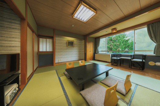 【Deluxe Japanese-Western Style Room】Western-style bed + Japanese-style room, with bath and toilet / Non-smoking