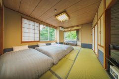 【コーナー倶楽部トリプル】和ベッド30㎡　バス・トイレ付／禁煙