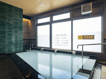 【女性大浴場】ホワイトイオンバスは超微細な気泡が毛穴に入りこみ、汚れを奥からお掃除してくれます。