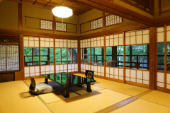 大正期の面影残る客室。