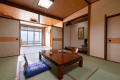 海側和室/お部屋の窓からは有明海が望め、癒やしの休日をお過ごしいただけます。