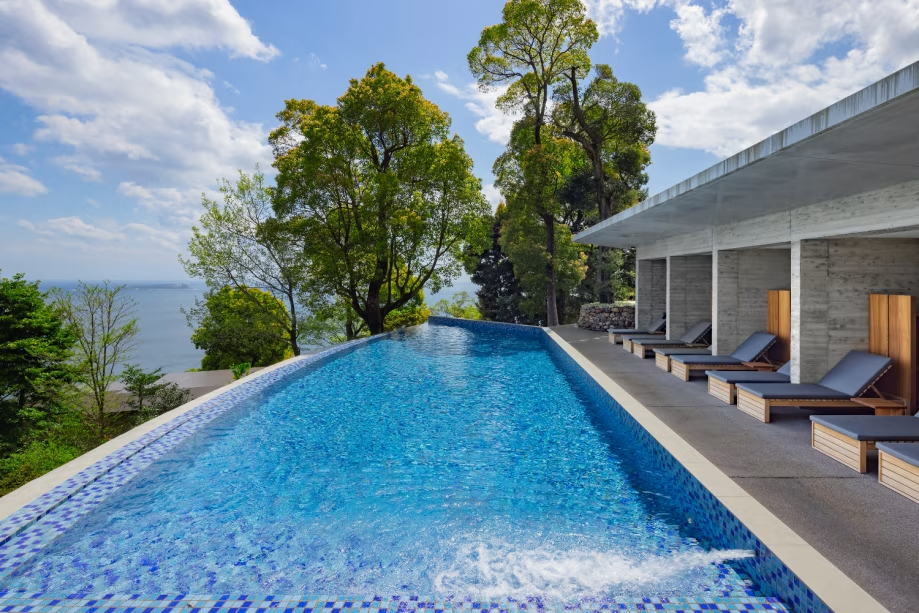 Poolside Bar