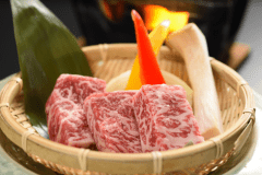 ビュッフェの別料理付き。黒毛和牛の鉄板焼き(一例）