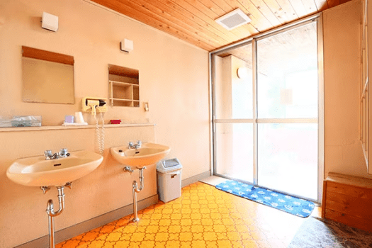 【Annex Resort Inn Chitose】Twin Japanese / Western style room with bath and toilet