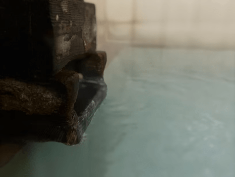 源泉かけ流しの湯