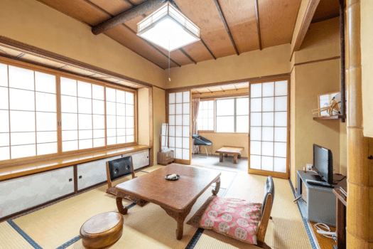 Japanese-style room 6 to 10 tatami mats / no toilet