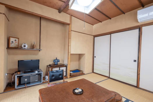 Japanese-style room 6 to 10 tatami mats / no toilet